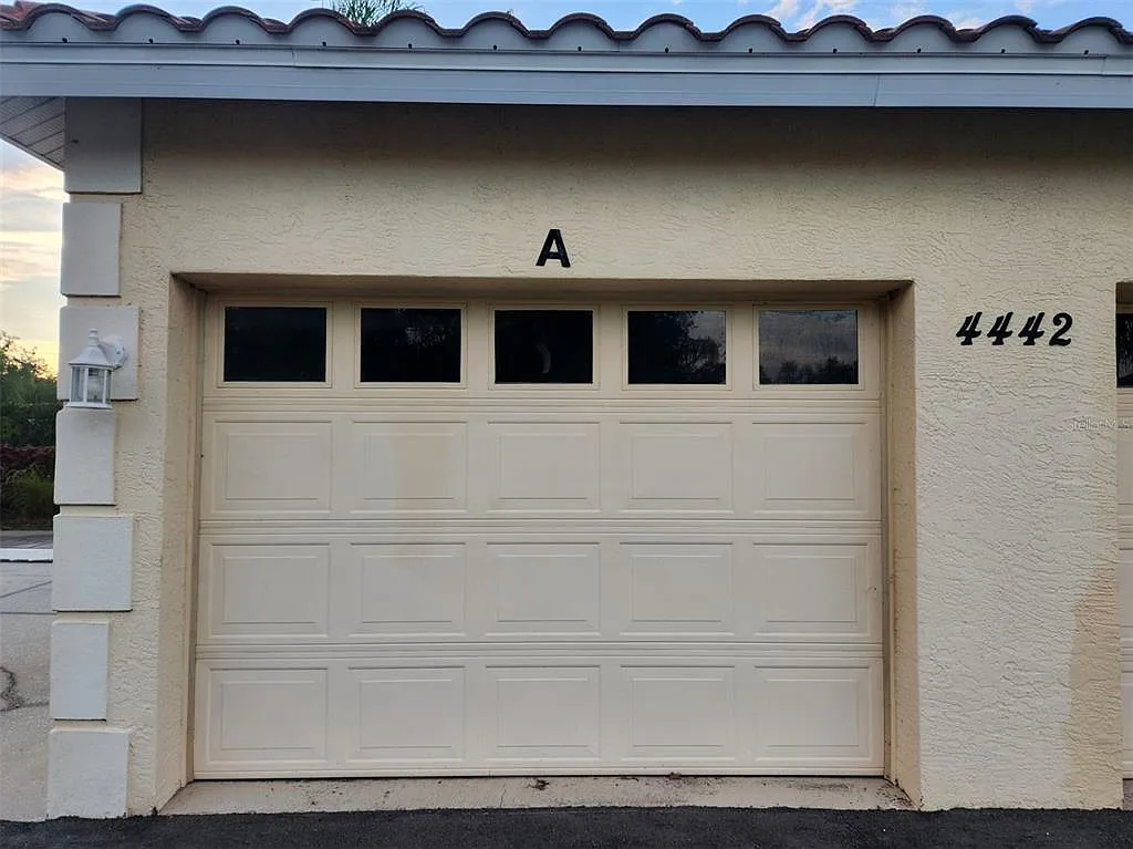 3 bed, 2.0 bath, 1383 sqft, $2,200 — Photo 3