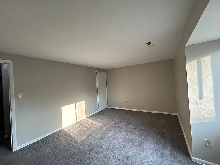 Coventry Court Townhomes — Photo 37