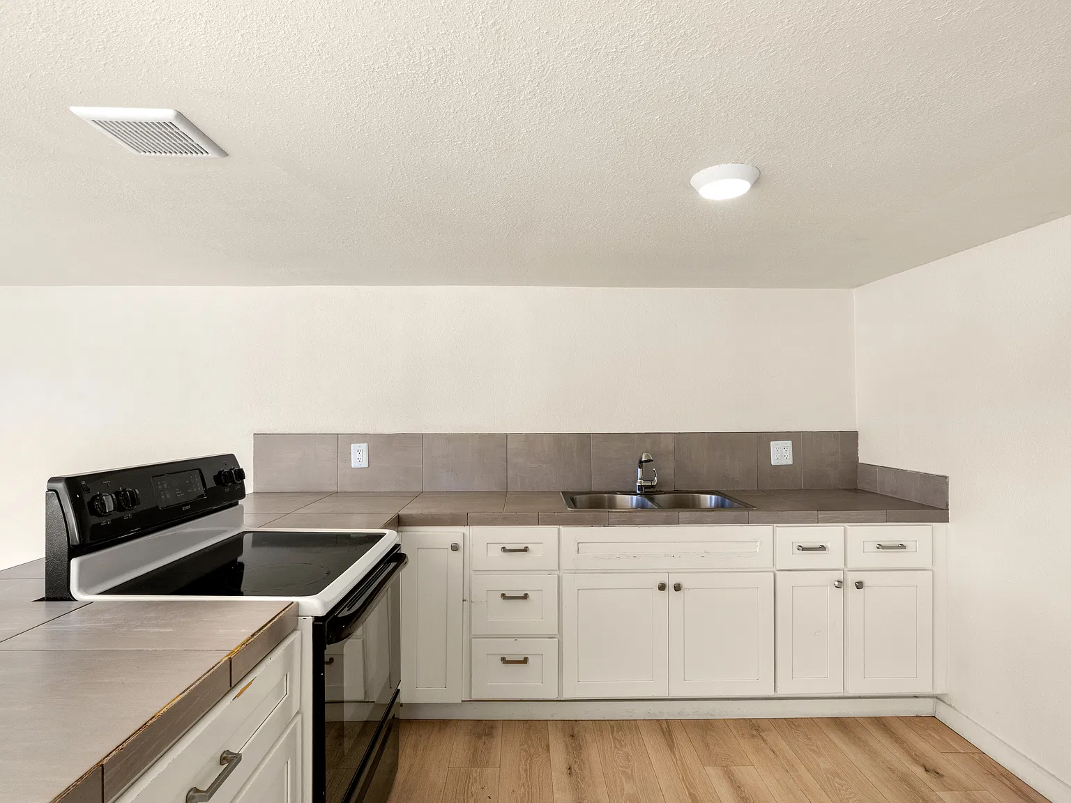 3 bed, 1000 sqft, $1,500 — Photo 3