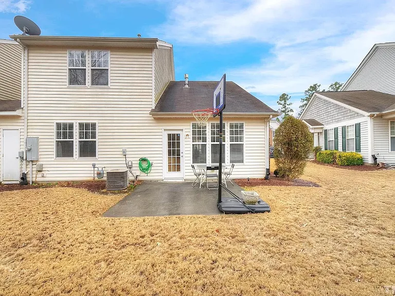 401 Courthouse Dr — Photo 14