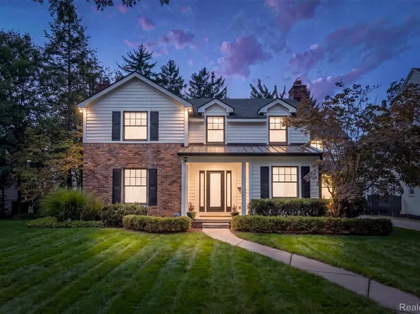 661 Fairfax St, Birmingham, MI 48009