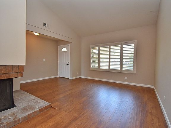 3rd image of 860 Glenhill Dr