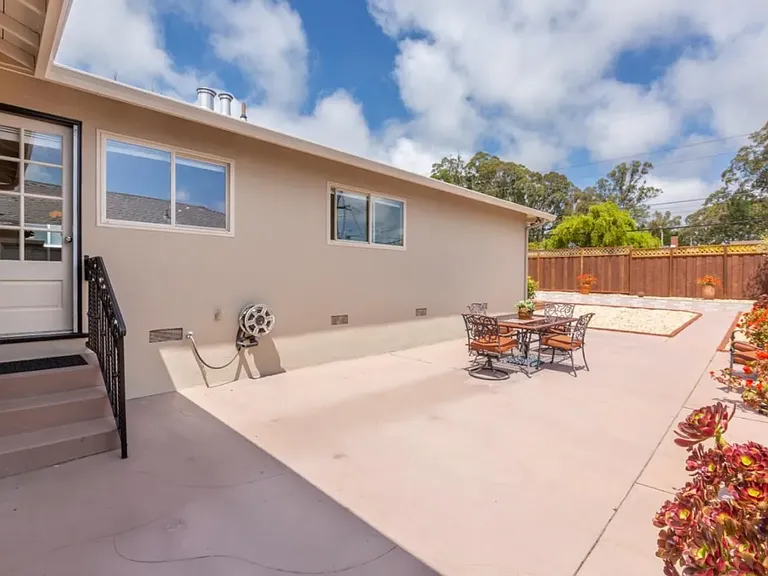 2490 Lexington Way — Photo 17