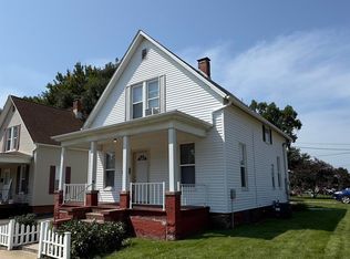 450 N 1st Ave, Canton, IL 61520