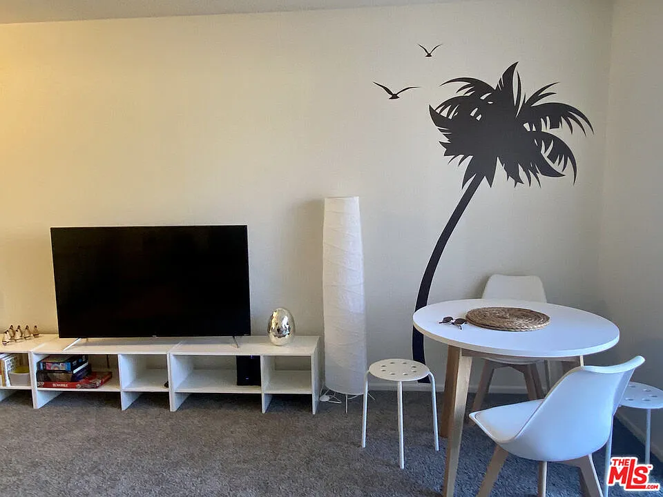 1 bed, 1.0 bath, 755 sqft, $1,950 — Photo 4