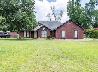 129 Winchester Dr, Leesburg, GA 31763