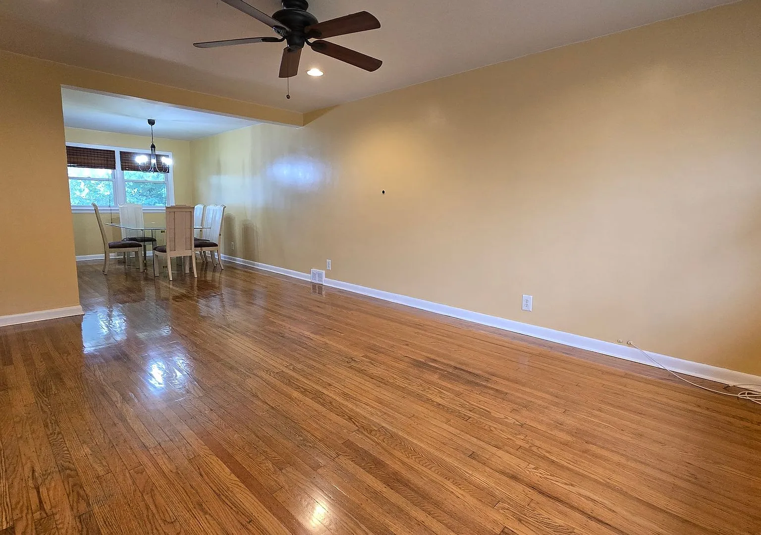 Welcome to this Freshly Painted 3 bedroom 1.5 Bath home! — Photo 4