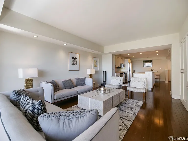 1177 California St #312 — Photo 4