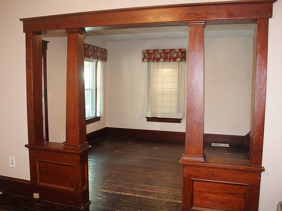 5th image of 215 W Chestnut St