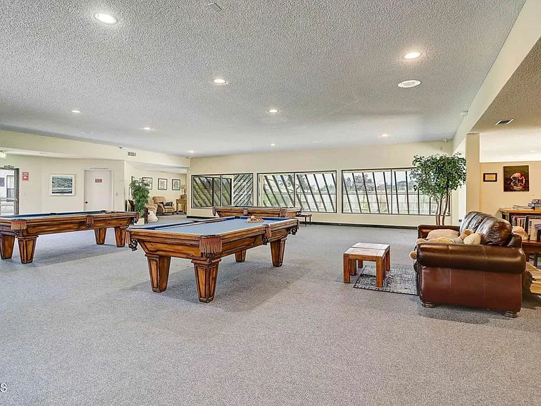716 Island View Cir — Photo 39