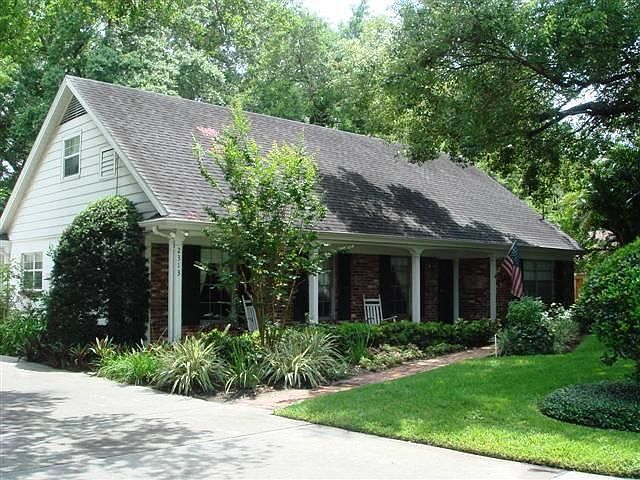 Beautifully Updated 4/2.5 Cape Cod