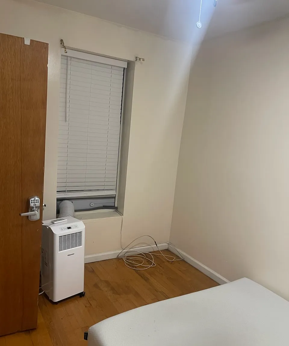 4 bed, $1,500 — Photo 1