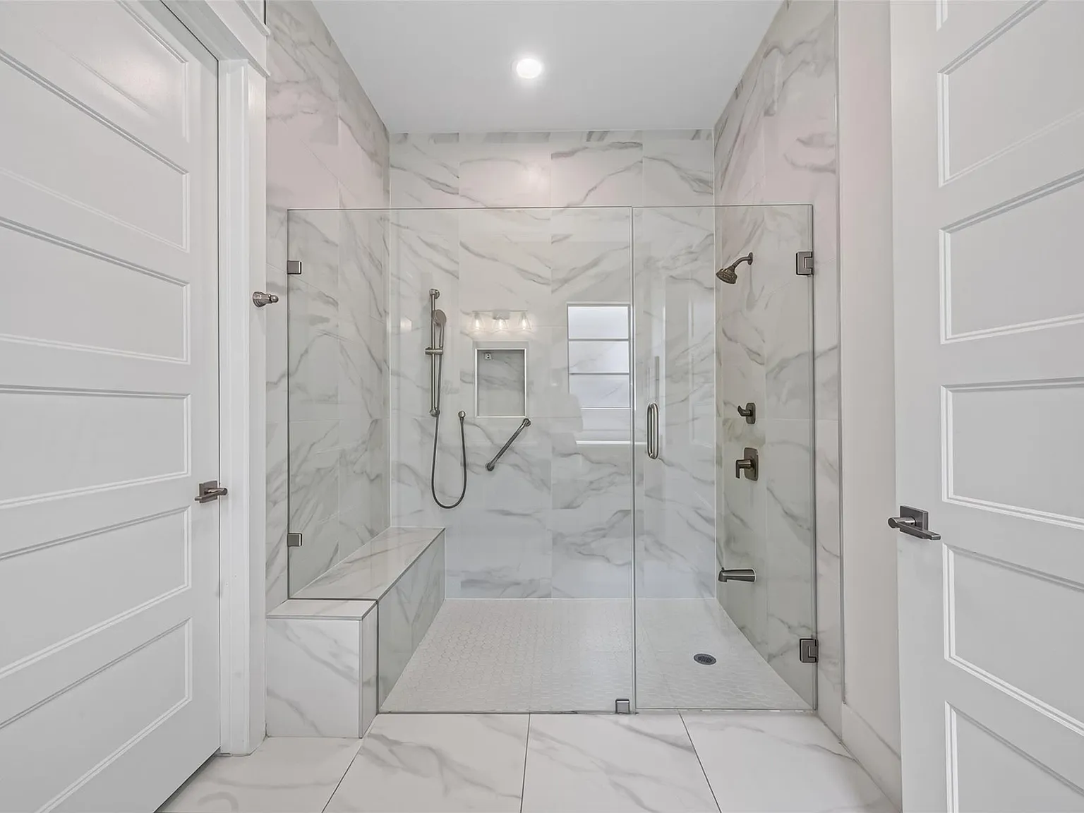 3 bed, 3.0 bath, 2642 sqft, $2,700 — Photo 4