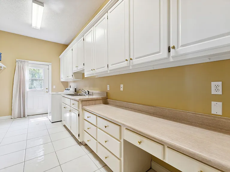 111 Florida Ave — Photo 35