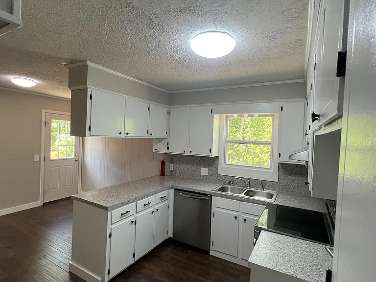 195 Bell Court Dr #4 — Photo 4