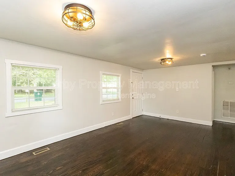 1806 Dixon St — Photo 1