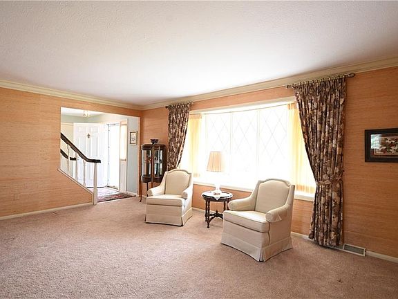 3rd image of 3145 Creekside Dr