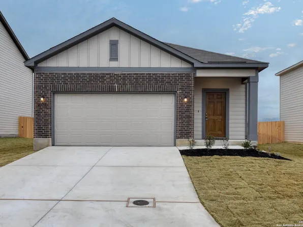 2557 Windle Ln, Seguin, TX 78155