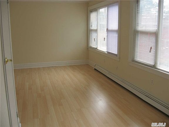 2nd image of 109 E Mineola Ave