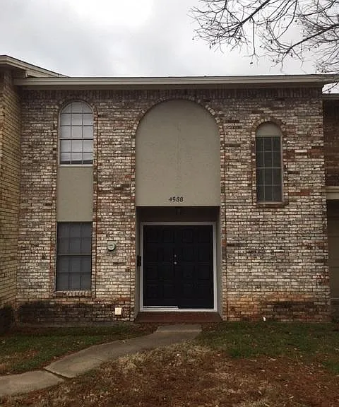 4584 Mistletoe Dr — Photo 2