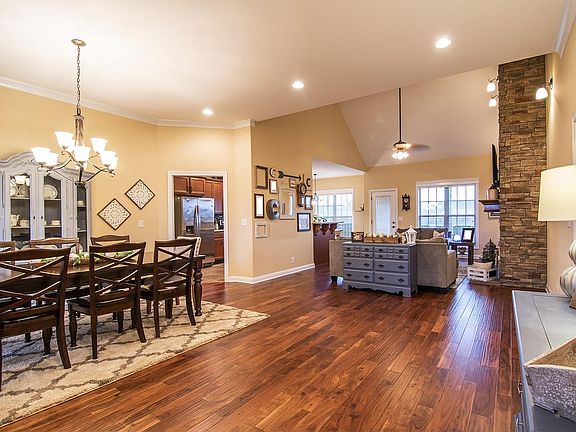 2nd image of 4420 Ironhorse Way