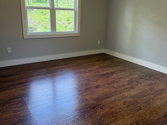 5th image of 23 Eastview Ave