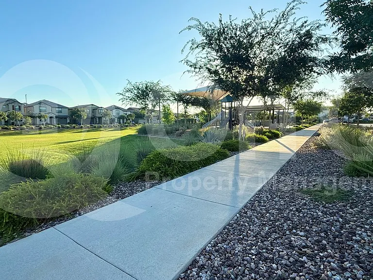 1068 E Sabino Dr — Photo 6
