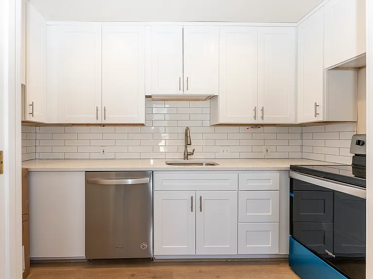 295 Durham St #E — Photo 6