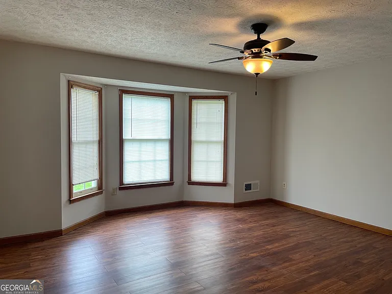 100 Kelley Way — Photo 5