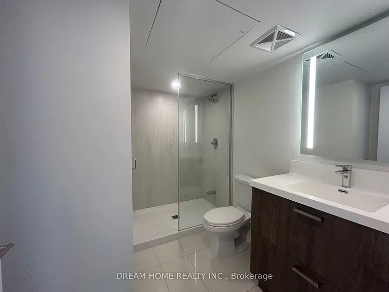 50 McCaul St #812 — Photo 11