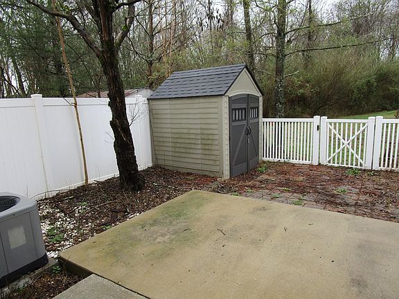 2nd image of 30 Westgate Cir APT B