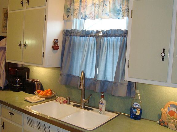3rd image of 1516 W Lexington Ave