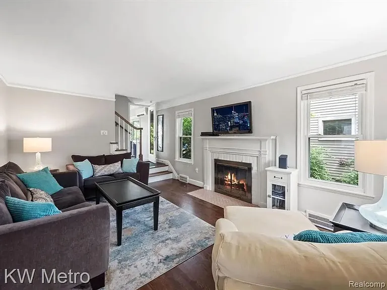 21530 Olmstead St — Photo 5