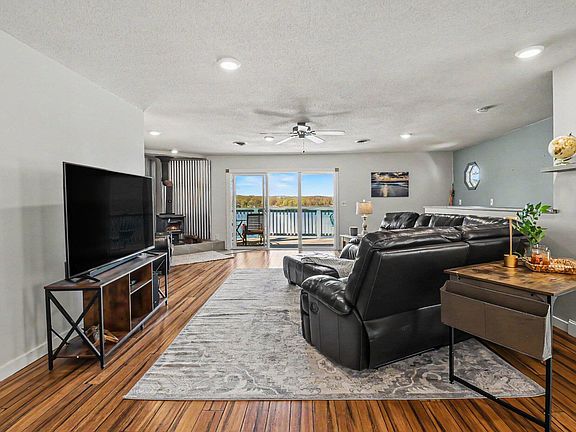 5th image of 7075 N Poplar Rd