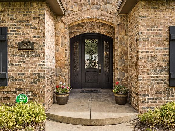 3rd image of 4607 Aberdeen Dr