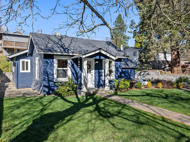 740 Sterling St — Photo 22