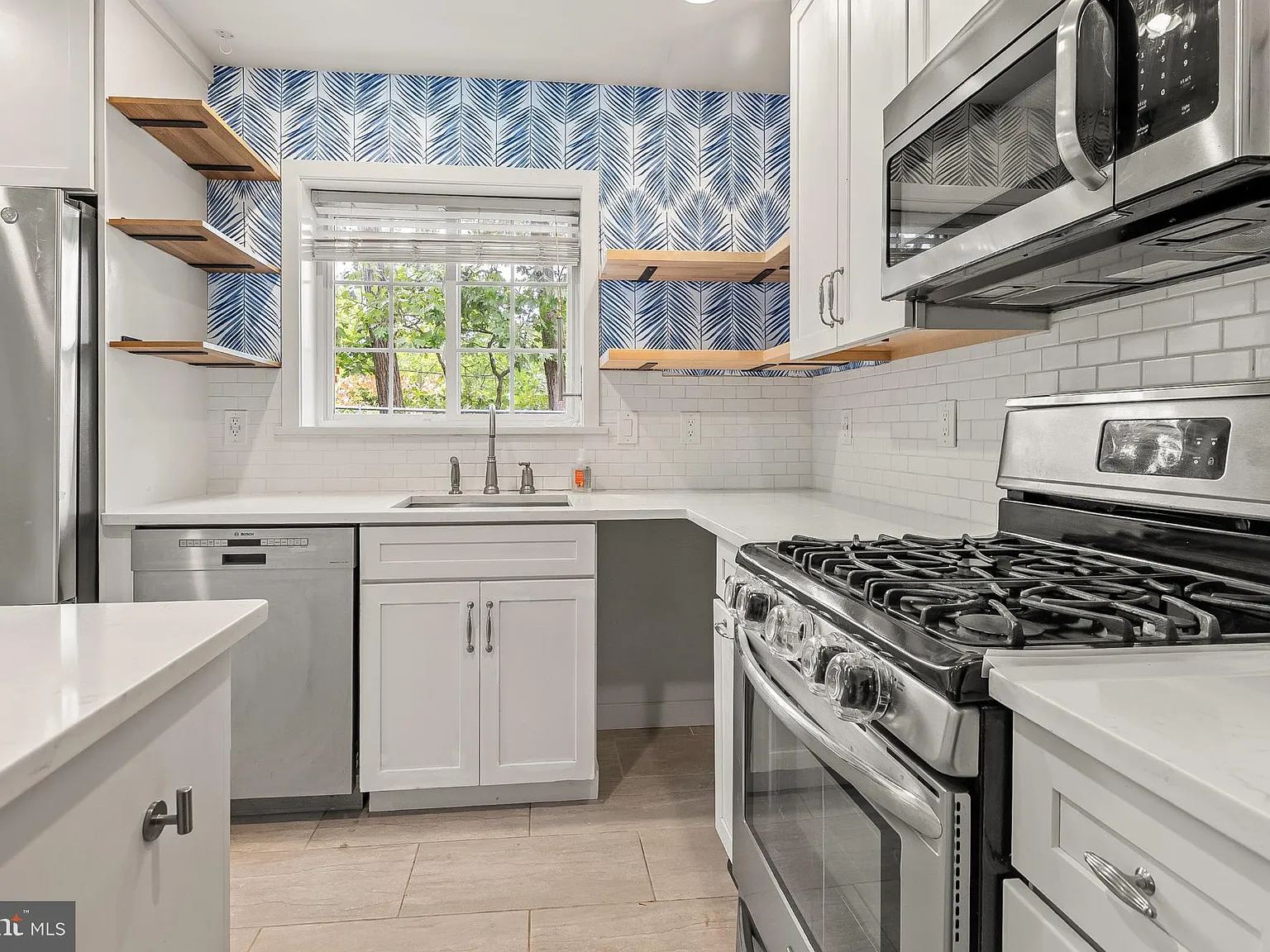 4 bed, 2.0 bath, 1555 sqft, $3,950 — Photo 3