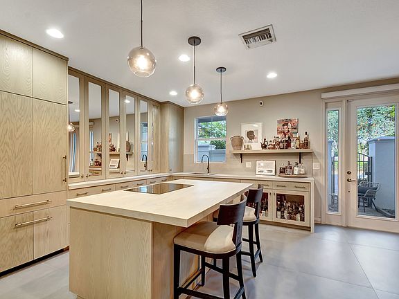 3rd image of 3110 Waterside Cir