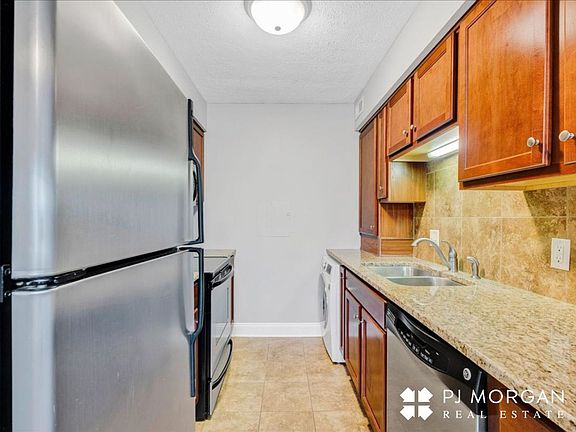 4th image of 810 N 107th Ave APT 203
