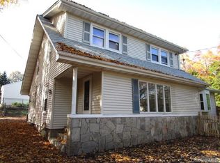 45 Cragmere Rd, Airmont, NY 10901