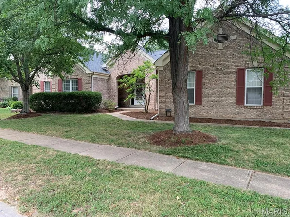 2223 Twin Estates Cir, Chesterfield, MO 63017