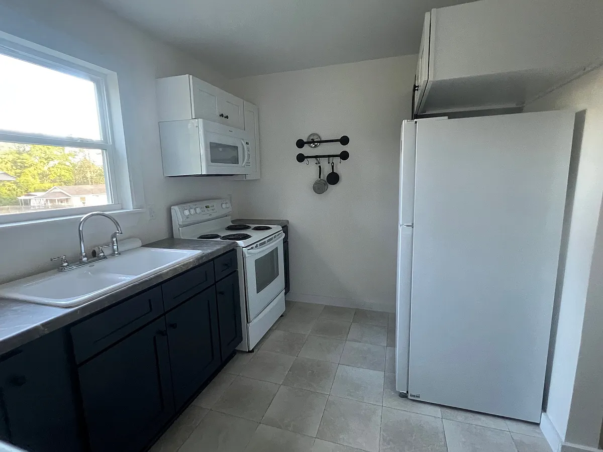 Building Photo - 805 Maude Ave #805