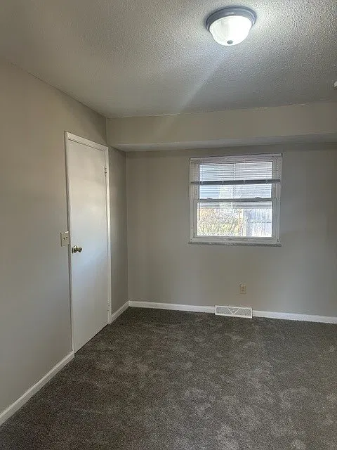 3 bed, 1000 sqft, $1,675 — Photo 3