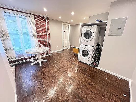 2nd image of 2471 Grand Ave #1