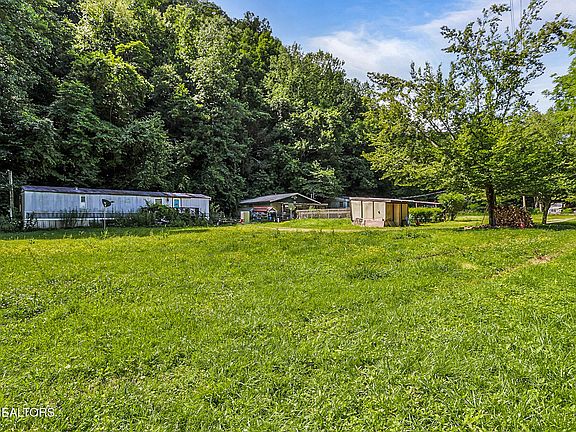 4th image of 553 Caney Creek Rd