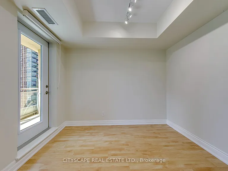 8 Scollard St #1108 — Photo 12