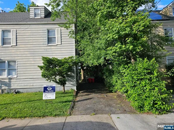 281 Marion Ave, Cliffside Park, NJ 07010