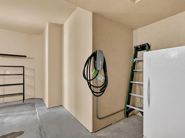 5305 Lillian St #B — Photo 29