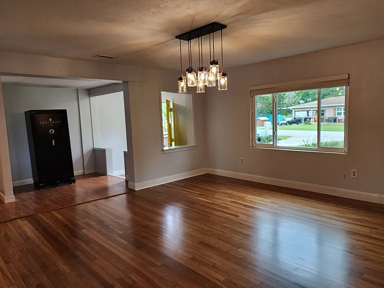 8 Poinsettia Dr — Photo 5