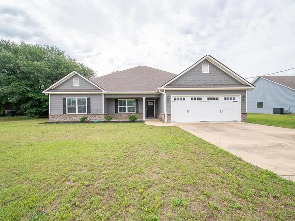 16 Maxwell Dr, Fort Mitchell, AL 36856